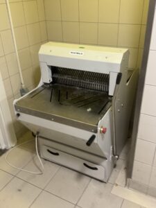 İzmir’de servis çalışması yapılan Mateka ekmek kesme makinesi