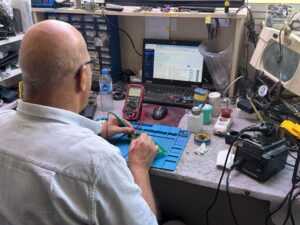 Yıldırım Teknik atölyesinde televizyon elektronik kart tamiri